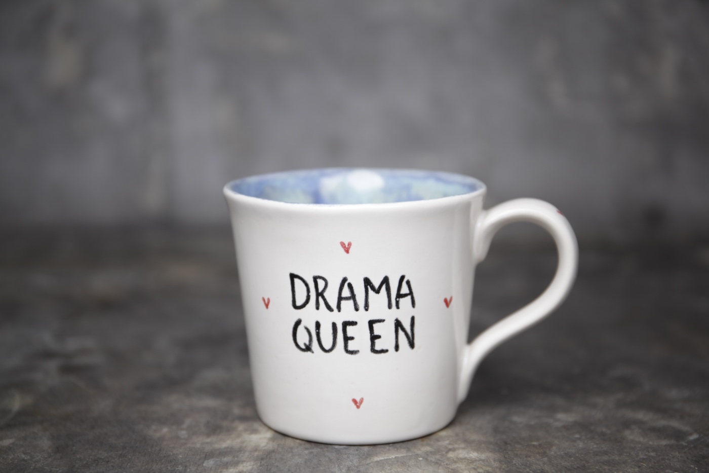 Кружка с надписью «Drama Queen» (королева драмы)
